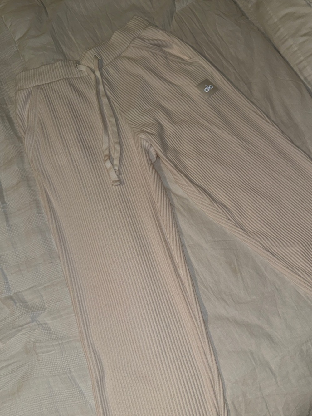 ALO Ribbed Drawstring Sweatpants - Light Beige - Picture 7 of 8